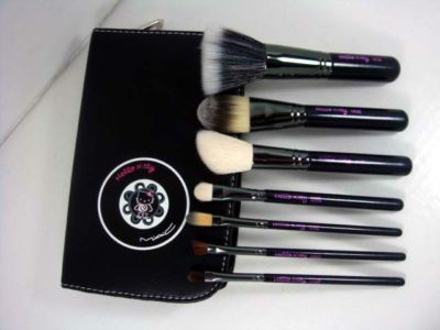 KIT COM 7 PINCÉIS HELLO KITTY - RÉPLICA MAC